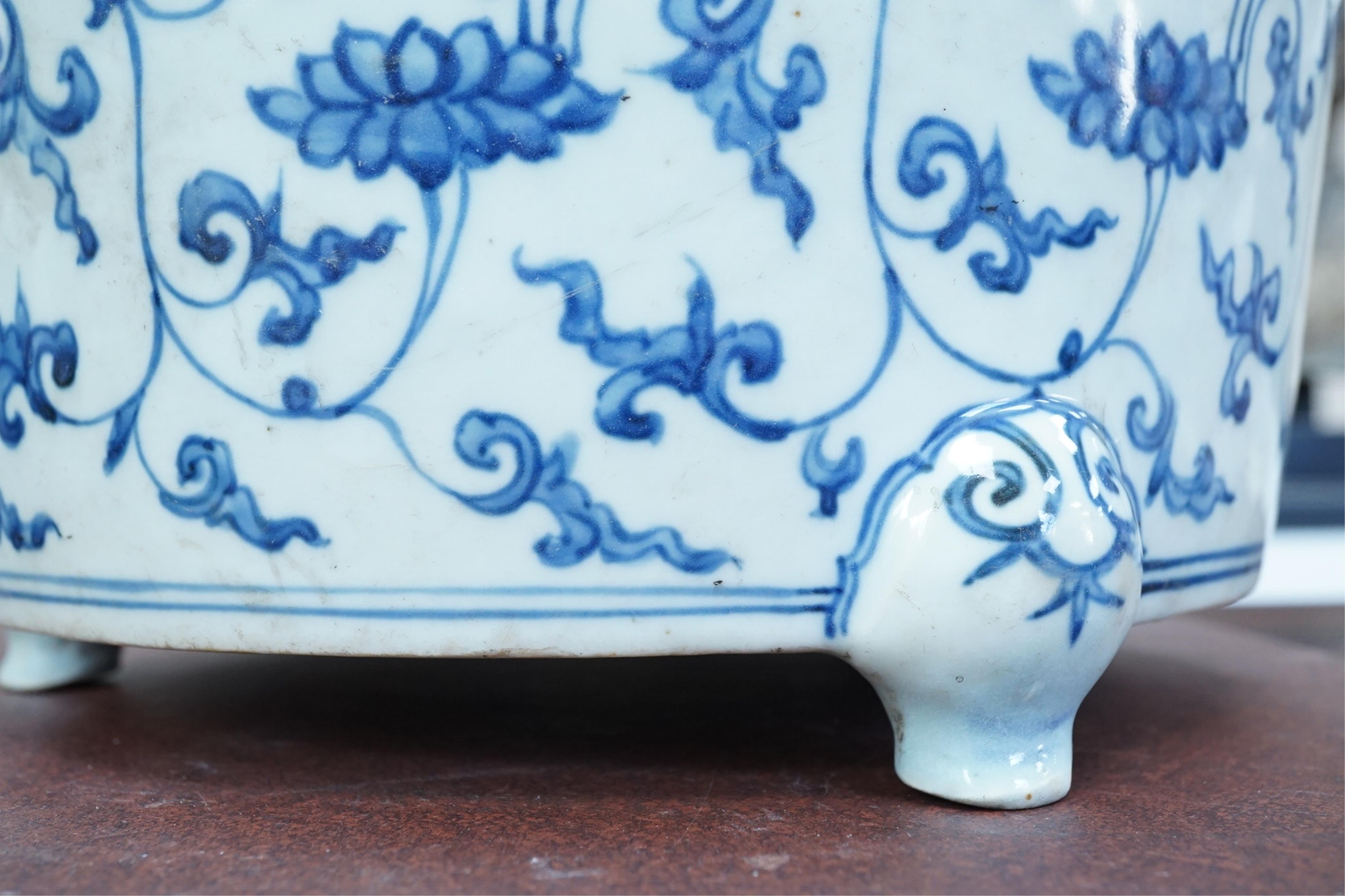 A large Chinese blue and white tripod censer, Ming Dynasty, 16th century